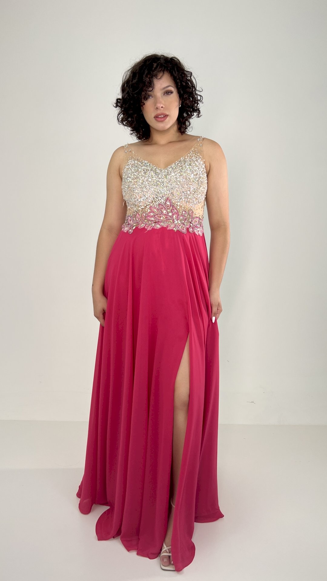 VESTIDO LONGO VOAL COM PEDRARIA NO BUSTO