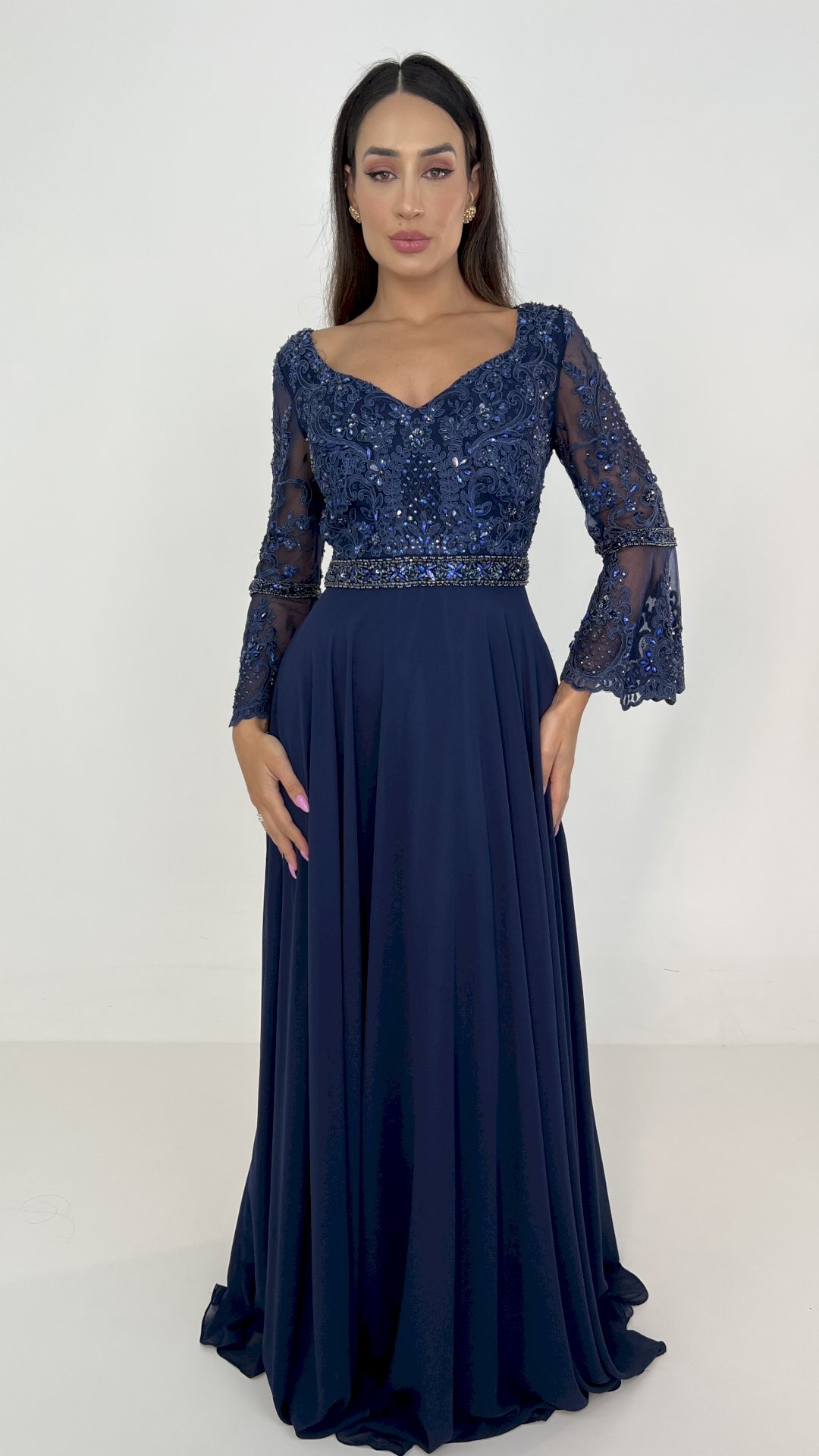 VESTIDO LONGO DE MANGA COM PEDRARIA