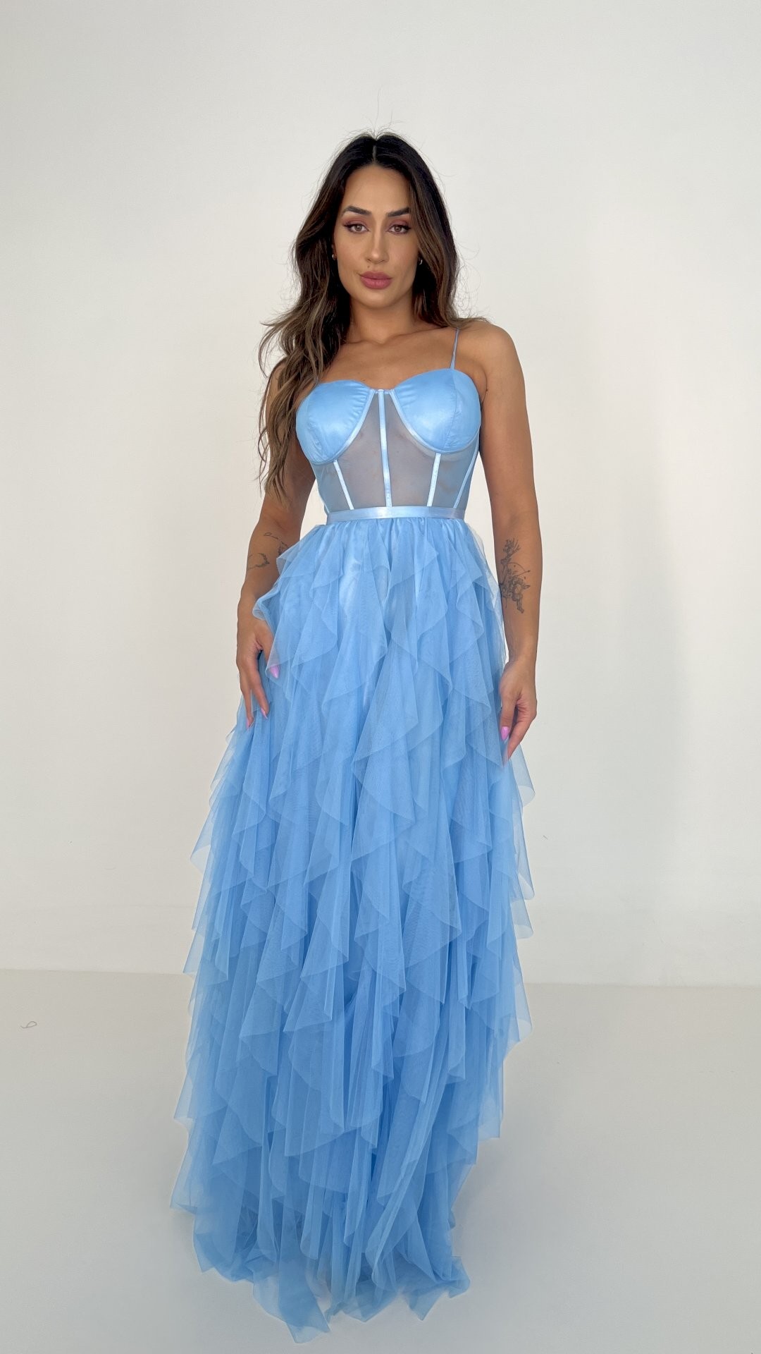 VESTIDO LONGO DE TULE COM TRASNPARÊNCIA E BABADOS