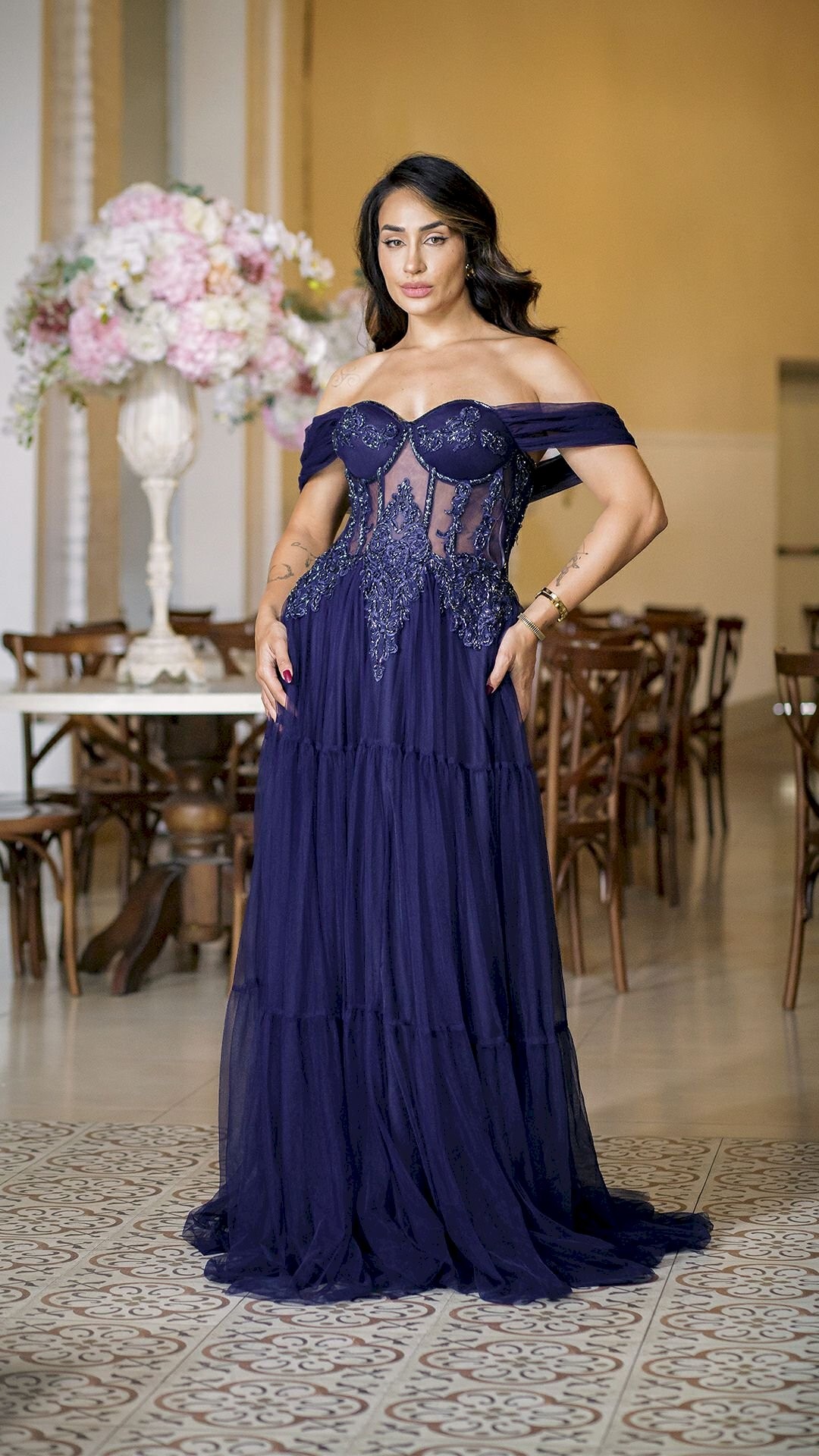 VESTIDO LONGO DE TULE BUTO BORDADO OMBRO A OMBRO